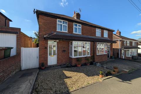 3 bed property, in The Crescent, £245,000