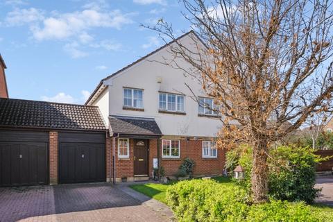 3 bed property, in Thompson Way, £500,000