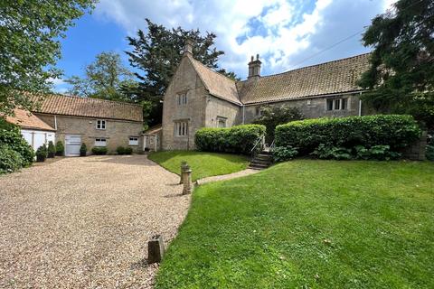 7 bed property, in High Street, £1,200,000