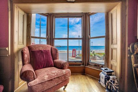 2 bed property, in Beach Street, £600,000