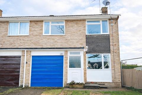 3 bed property, in Oak Road, £336,000