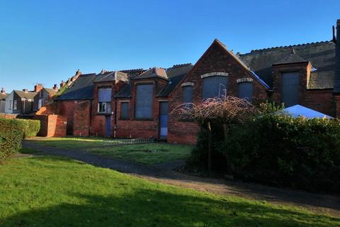 14 bed property, in Valentine Court, £200,000