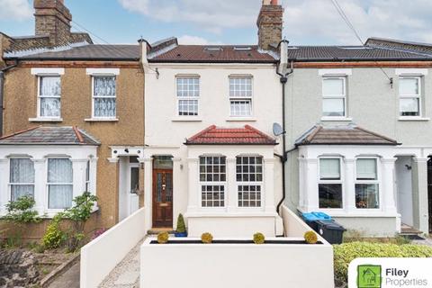 3 bed property, in East Crescent, £550,000