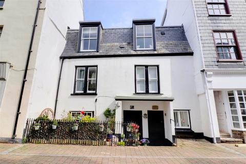 2 bed property, in Fore Street, £210,000
