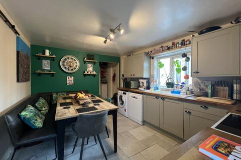 3 bed property, in Bodffordd, £225,000