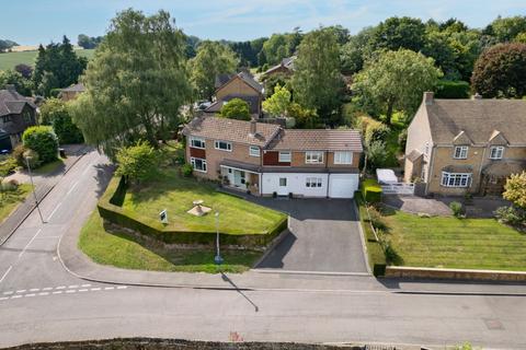 4 bed property, in 2 Welton Park, £650,000