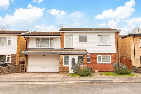 4 bed property, in Artel Croft, £750,000