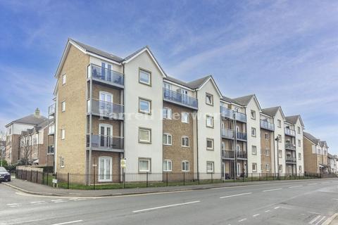 2 bed property, in Egret Housemears Beck Close, £110,000