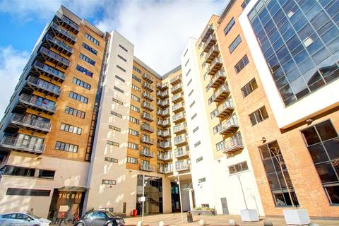 1 bed property, in The Bar, £115,000