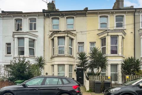 1 bed property, in Flat 2, £75,000