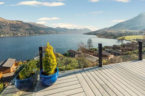 2 bed property, in Lodge 113, £220,000