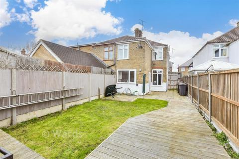 3 bed property, in Regent Street, £450,000