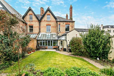 10 bed property, in St. Davids Hill, £850,000