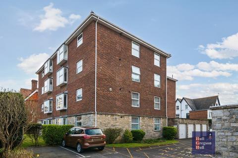 2 bed property, in Ilminster Road, £247,900