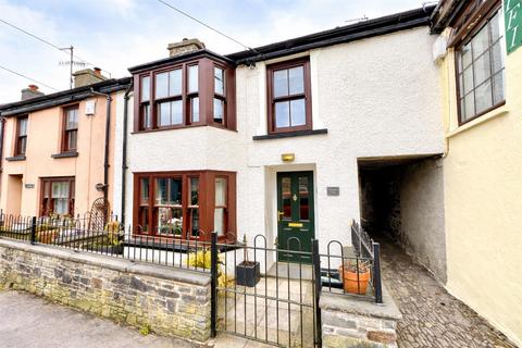 3 bed property, in Chapel Street, £195,000