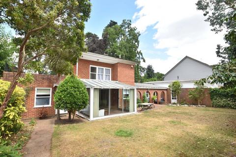 3 bed property, in Firlands, £975,000