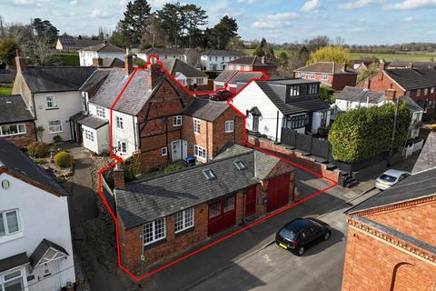 4 bed property, in 2 bedroom cottage & 1 bedroom annexe - High Street, £500,000