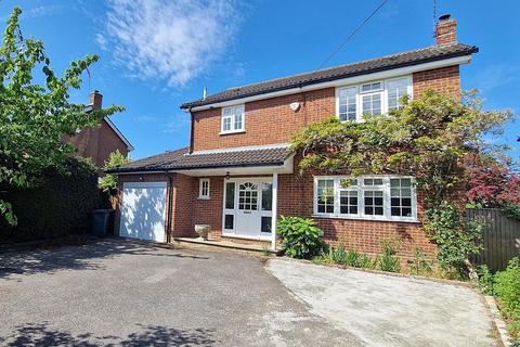 3 bed property, in Ockham Road South, £965,000