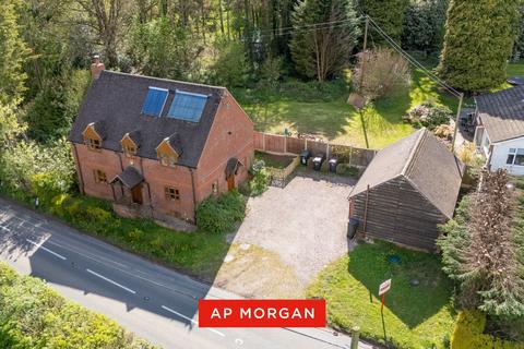 4 bed property, in Shrawley, £395,000