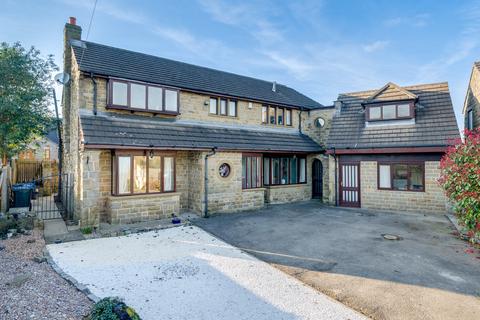 6 bed property, in Cross Lane, £587,995