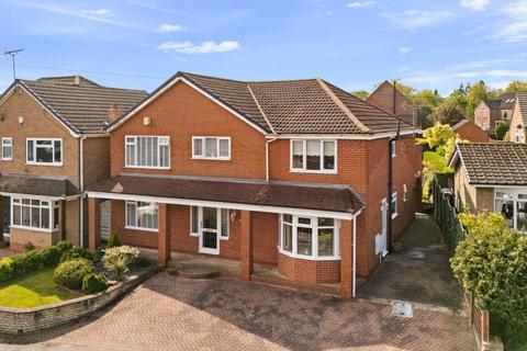 5 bed property, in Rooklands, £450,000