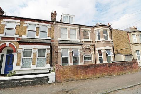 1 bed property, in Wilton Road, £265,000