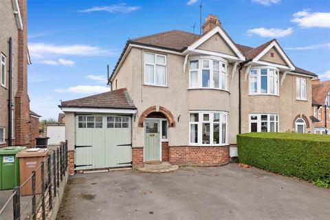 3 bed property, in Cheltenham Road, £325,000