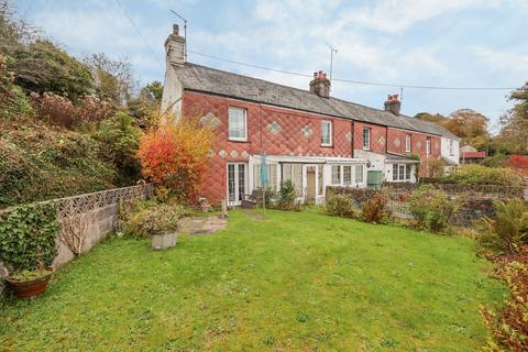 2 bed property, in Sampford Terrace, £190,000