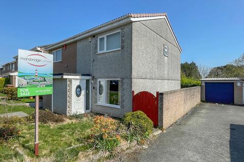 2 bed property, in Thornbury, £210,000