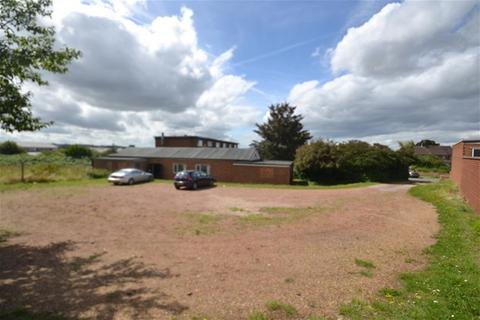 Land, in Ashwell Avenue, £750,000
