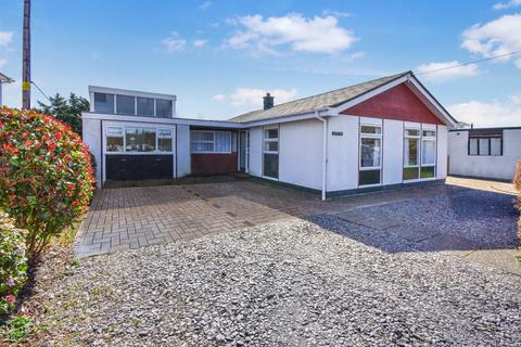 4 bed property, in Ffordd Y Gerddi, £175,000