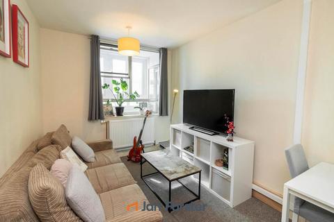 2 bed property, in Shield Street, £55,000