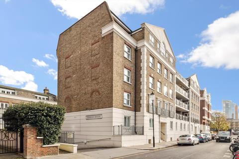 2 bed property, in Hortensia Road, £750,000