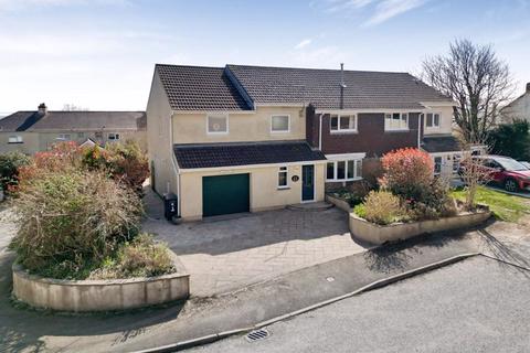 4 bed property, in Church Quillet, £450,000