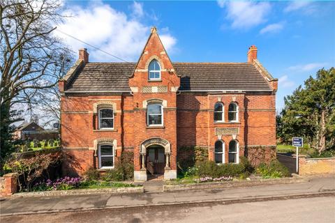 7 bed property, in Station Road, £500,000