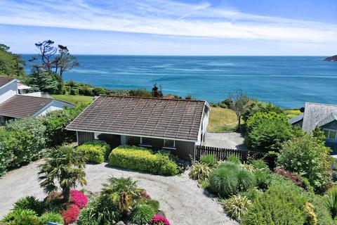 5 bed property, in Duporth Bay, £775,000