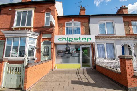 2 bed property, in Fosse Road North, £290,000