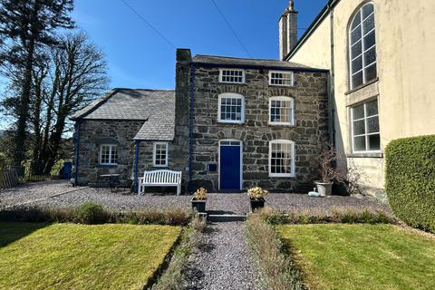 6 bed property, in Ty'r Hen Gapel, £370,000