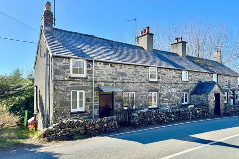 4 bed property, in Pentrefoelas, £169,950