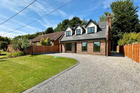 4 bed property, in Mappleton Road, £374,995
