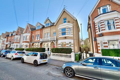 2 bed property, in Albert Road, £199,950
