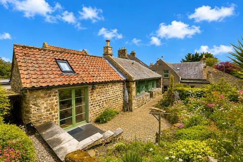 5 bed property, in Main Street, £500,000