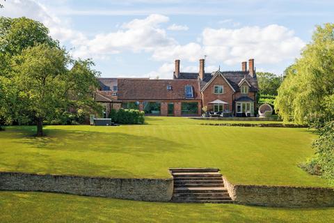 5 bed property, in Kings Lane, £2,950,000