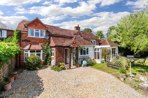 3 bed property, in The Common, £775,000