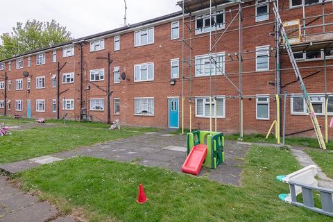 2 bed property, in Great Bridge Road, £88,000