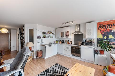 1 bed property, in Huntingdon Street, £70,000