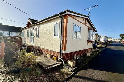 2 bed property, in Hilton Park Homes, £135,000