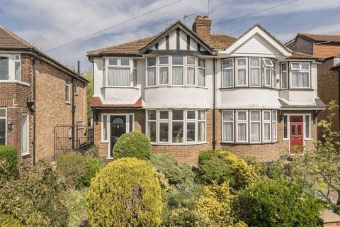 3 bed property, in Woodhouse Close, £550,000