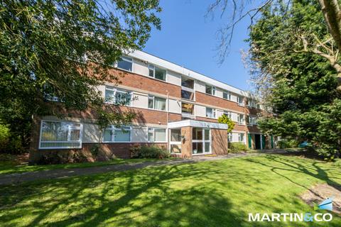 2 bed property, in Wilsford Green, £130,000