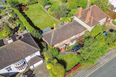 5 bed property, in Manor Road, £1,250,000